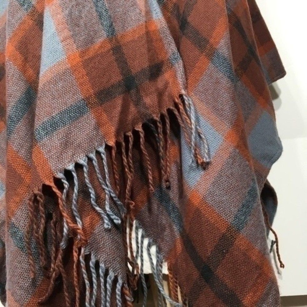 NEW Soft Surrounds Checkmate Poncho Blue Rust Plaid Fringed Wrap One Size - Picture 6 of 11